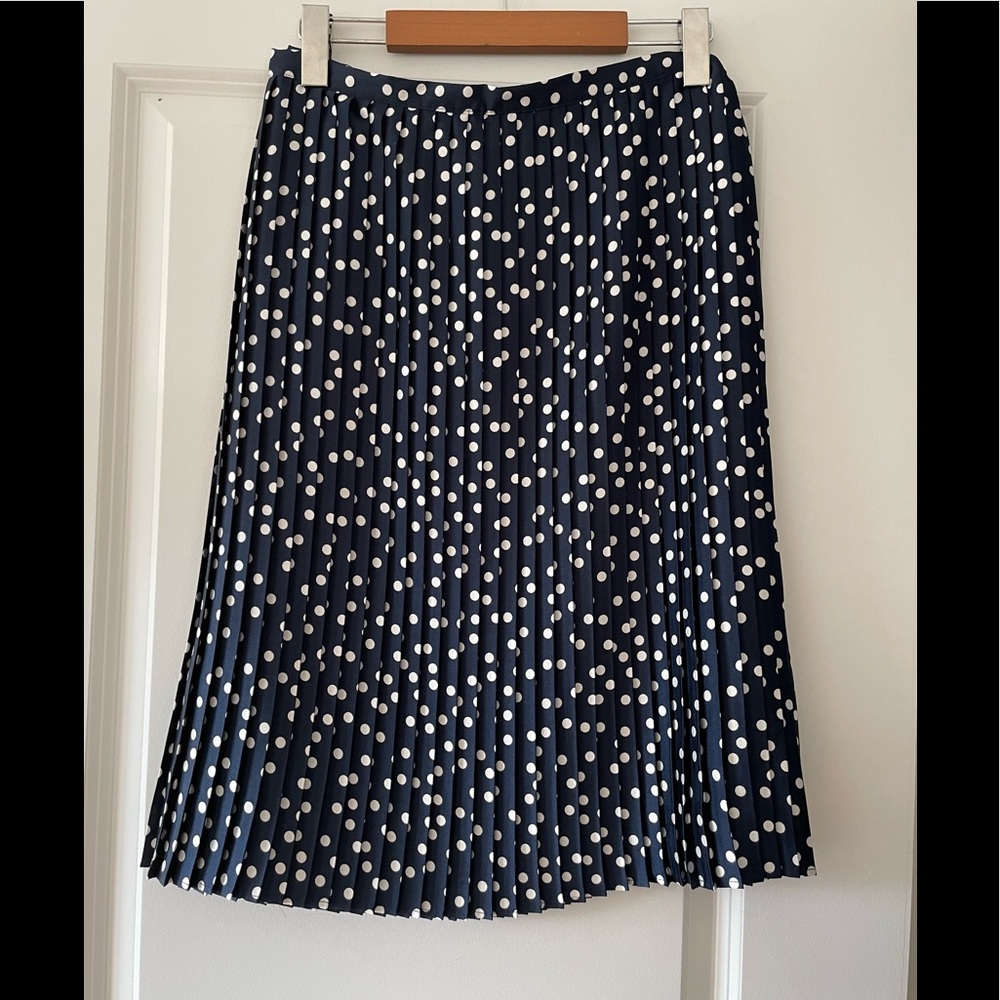 midi pleated skirt with aspirin patten